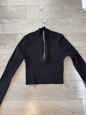 Black Ribbed Half-Zip Crop Top Size-US-M